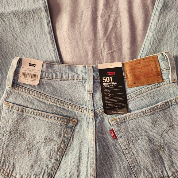 Levi's Women's 501 Original Cropped Jeans - Denim Blue - Picture 9 of 10